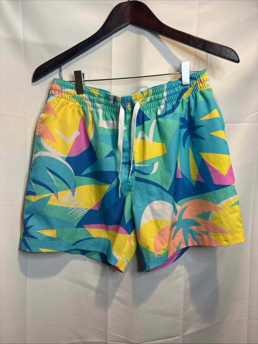chubbies Tropical Palm Print Swim Shorts - Teal, Yellow, Pink